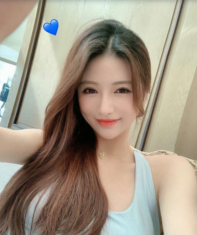 爆艹嫩模多次高潮淫水直喷